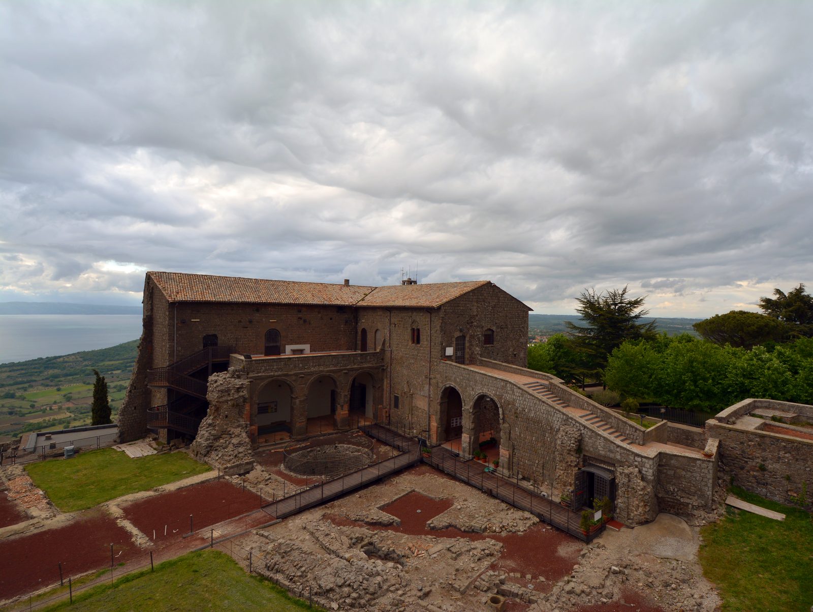 Rocca dei Papi di Montefiascone con vista sul Lago di Bolsena